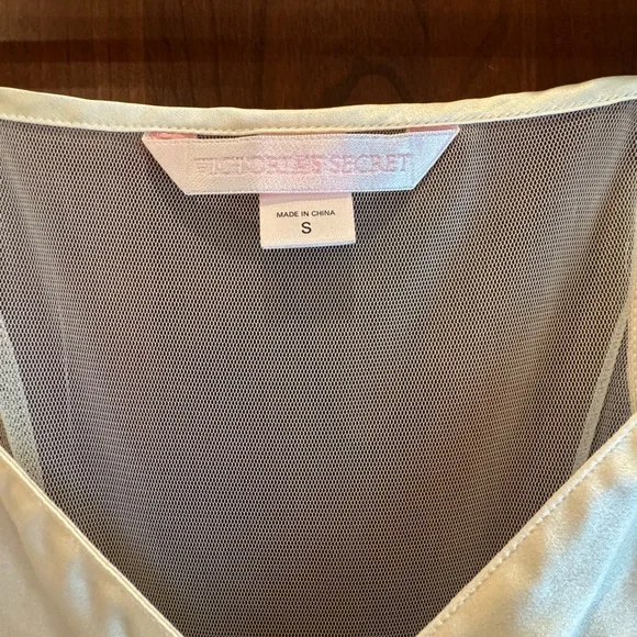 Victoria’s Secret nightgown w/Black Embroidery matching robe for sale too - Picture 6 of 6